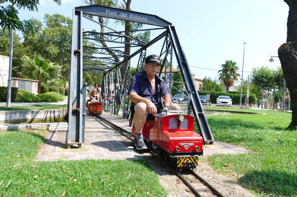 Rafa, a los mandos de la Lucas en el Pont del Ridaura