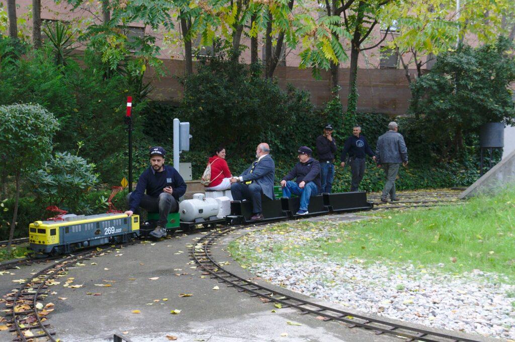 Salida del tren inaugural desde Torrelo,