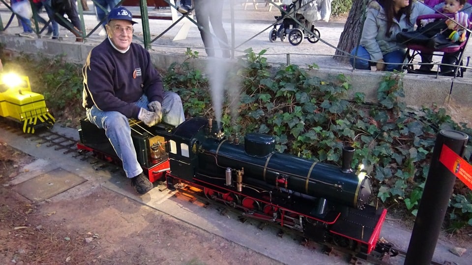 José Mª a los mandos de la "Olga", llegando a "Túria"