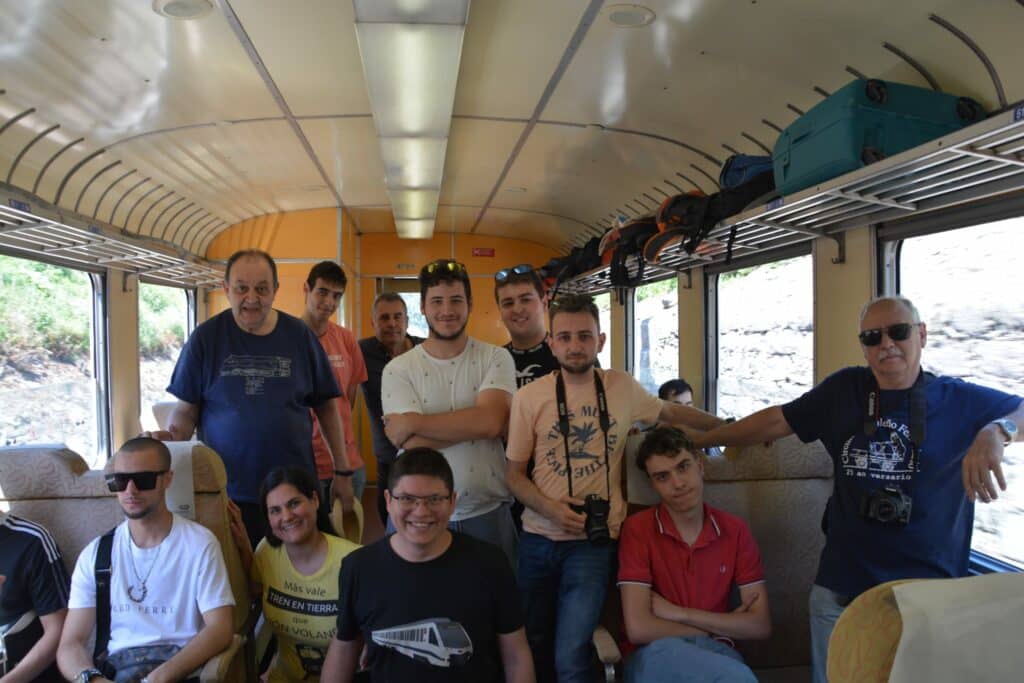 El grupo, camino de Oporto en el tren de CP