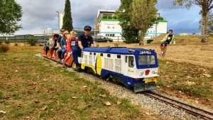 Una locomotora 1600 de FEVE, de 7 1/4"