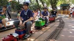 Trenes en la estación del FC de Vallparadís