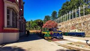 Trenes de 10" en la estación del parque de Sabadell