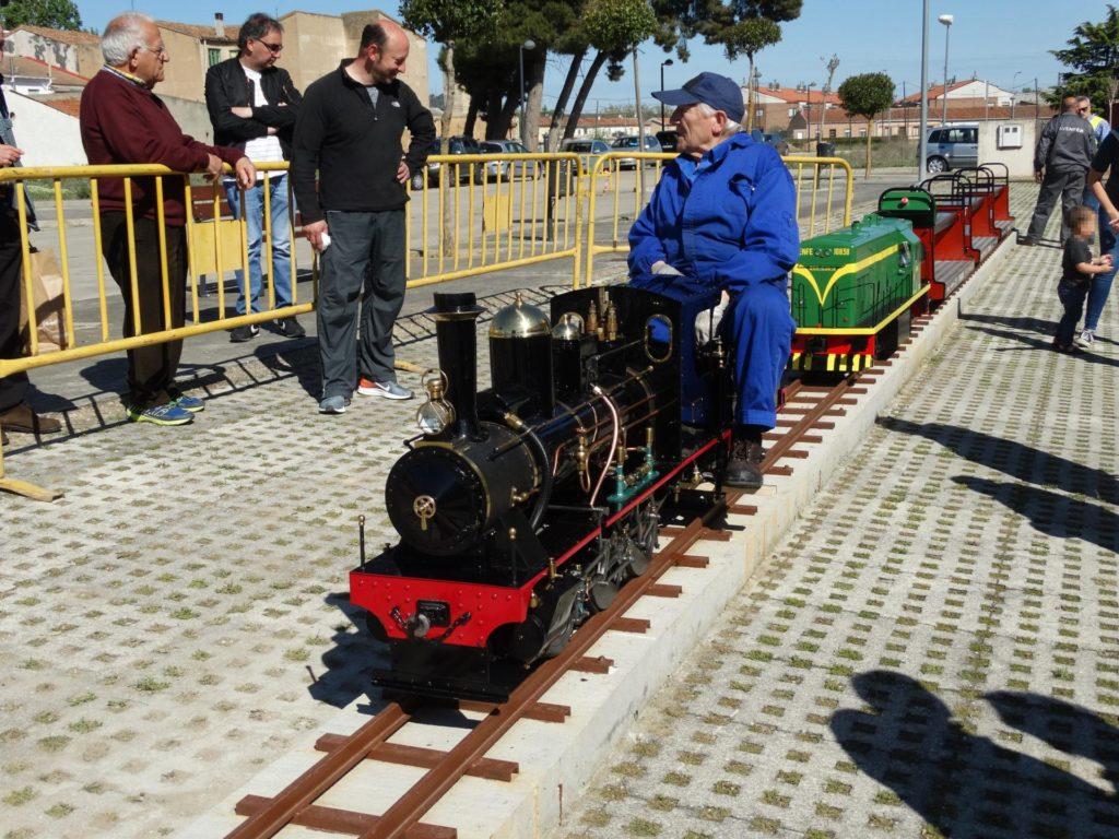 La locomotora "Santa Rosa" en el primer día de apertura del parque ferroviario de Venta de Baños